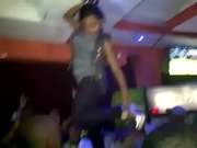 Толпа разрывает пизду девушке